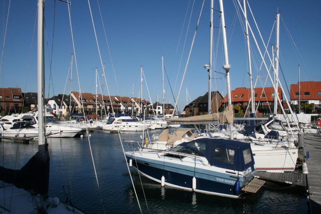 Boathouse Hotel Hythe  Exteriör bild